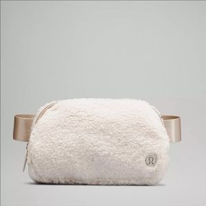 Lululemon Everywhere Fleece Belt Bag Extended Strap Natural Ivory/Trench